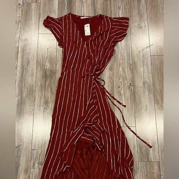 Abercrombie pin-striped flutter-sleeve wrap dress (Size L) BNWT - Picture 2 of 6